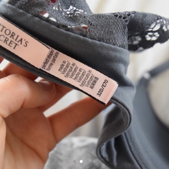 Victoria's Secret 32D lightly lined bra - Picture 2 of 3